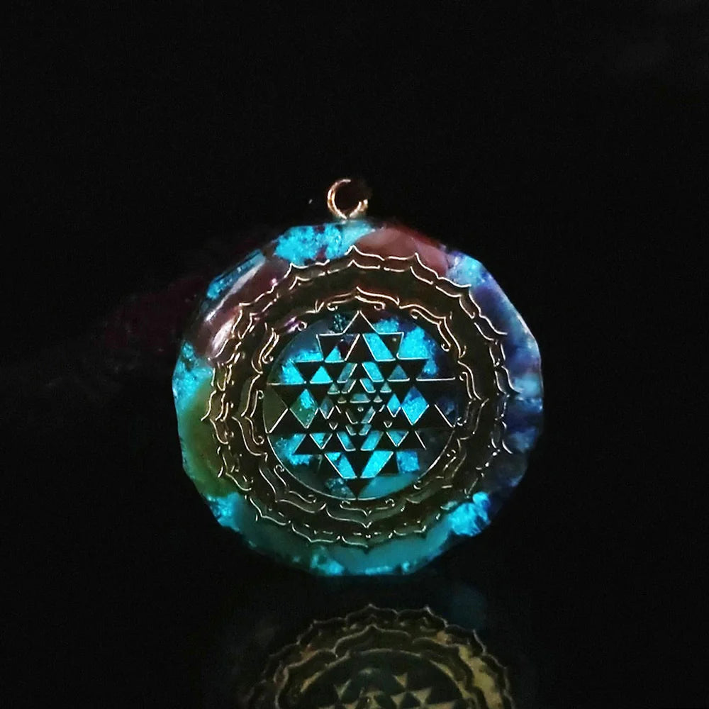 Om Anhänger Glow in the Dark